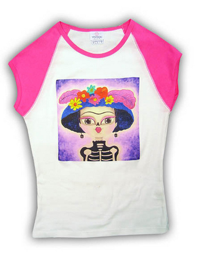Fig. 9 Esta playera muestra el estampado de una “Catrina” de Posada, con algunas características de una “Frida”, que se reconoce por las cejas y el color. Los artículos promocionales para turistas aprovechan ampliamente los recursos de imágenes reconocidas, con la finalidad de identificar algunos aspectos del diseño mexicano.